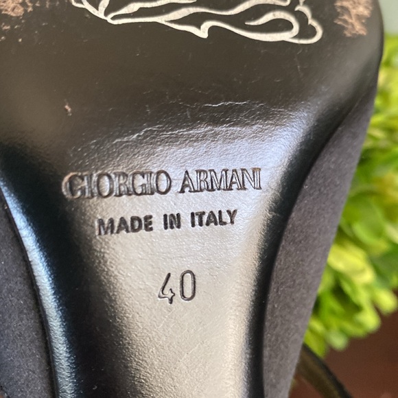 GIORGIO ARMANI VINTAGE BLACK SATIN SLINGBACK POINTED KITTEN HEELS PUMPS SIZE 40 - Picture 12 of 13
